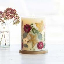 Load image into Gallery viewer, Red Currant & Cranberry Medium Botanical Candle