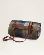 Load image into Gallery viewer, Motor Robe w/ Carrier- Haystack Plaid 52x66"