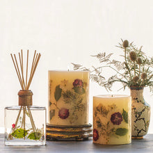 Load image into Gallery viewer, Red Currant & Cranberry Small Botanical Candle