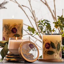 Load image into Gallery viewer, Red Currant & Cranberry Medium Botanical Candle