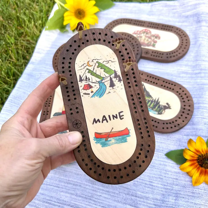 Deluxe Wildlife Mini Cribbage Board with Custom Pegs