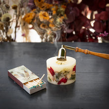 Load image into Gallery viewer, Spicy Apple Petite Botanical Candle