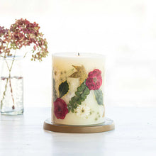 Load image into Gallery viewer, Red Currant &amp; Cranberry Small Botanical Candle
