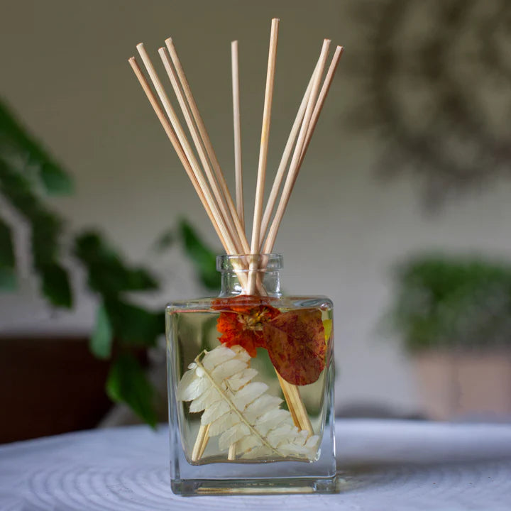 Honey Tobacco 4 oz. Botanical Reed Diffuser