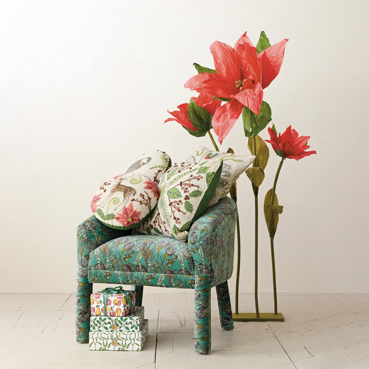 16" Round Linen Printed Pillow w- Seasonal Botanicals, Deer