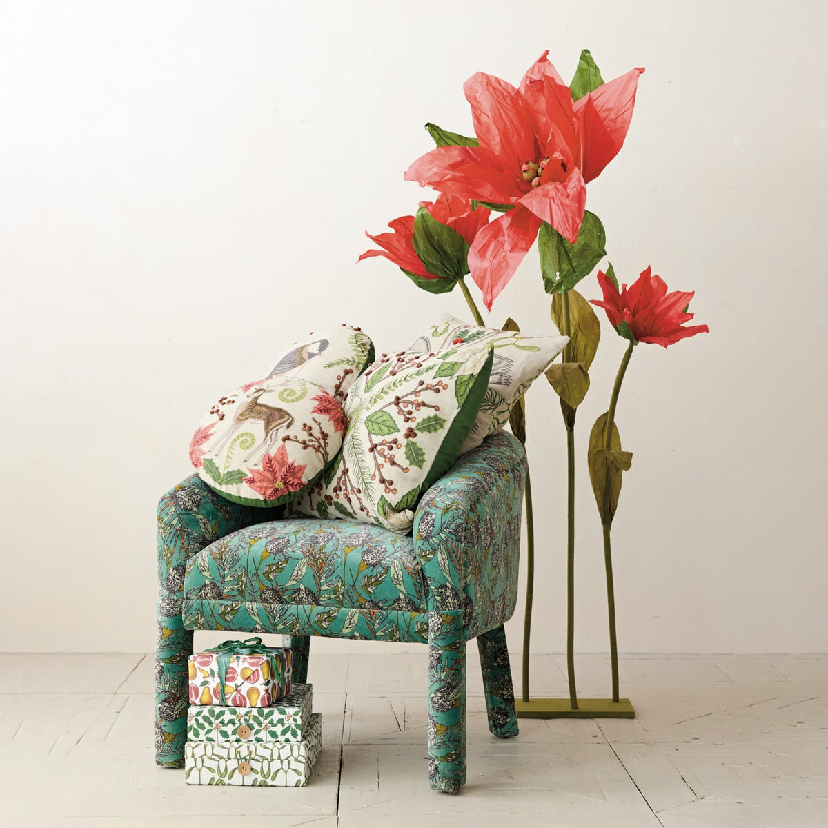 16" Round Linen Printed Pillow w- Seasonal Botanicals, Bird